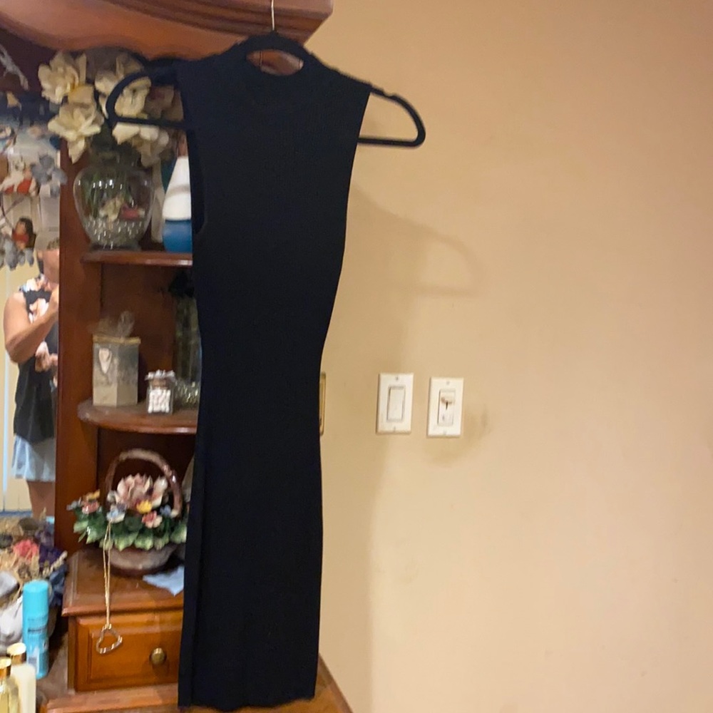 Beautiful black high neck slimming dress !